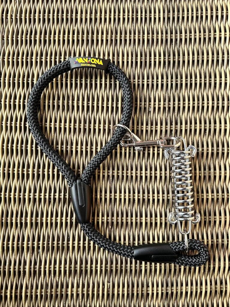 Correa para Perros, Amortiguador, Antitirones, para Perros medianos y Grandes, Fabricada en España. 60cm. Negro