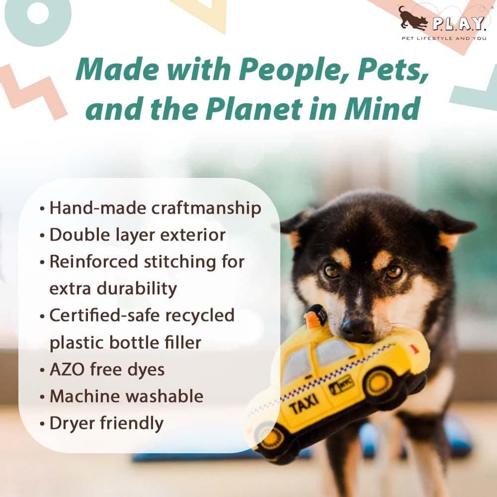 P.L.A.Y. PET LIFESTYLE AND YOU - Peluche de Perro – Canine Commute Collection – Taxi Amarillo de Nueva York.